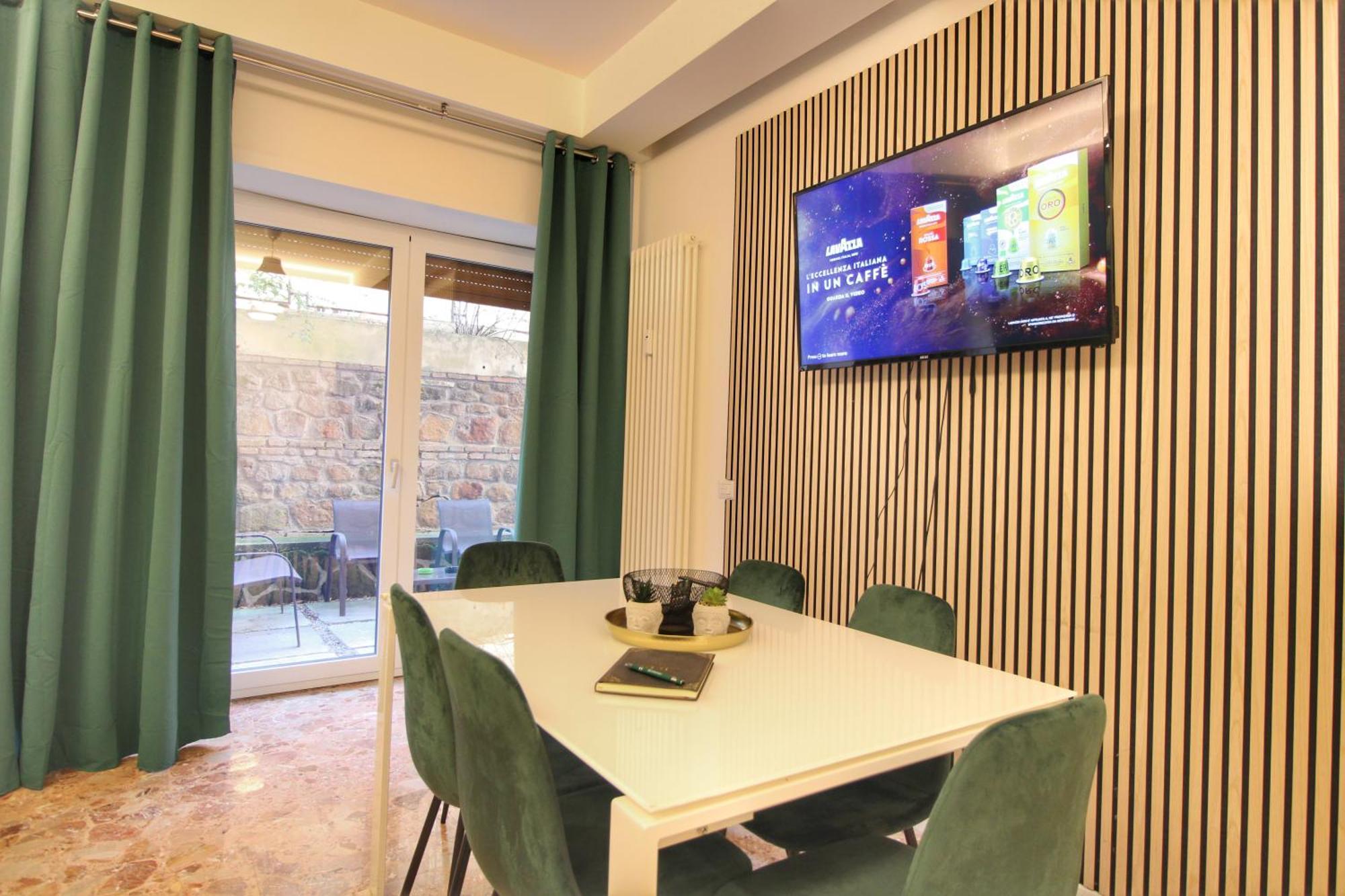 Delicious 2 Bed Room Apartment And Garden By Yh Roma Esterno foto